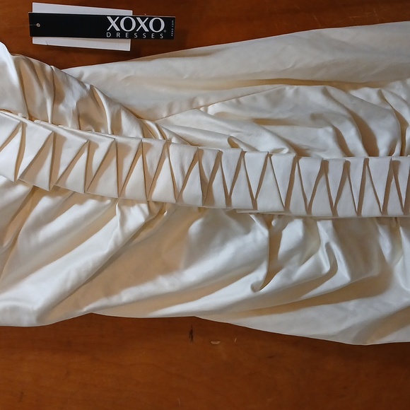 XOXO cream colored one strap formal dress - Picture 3 of 6